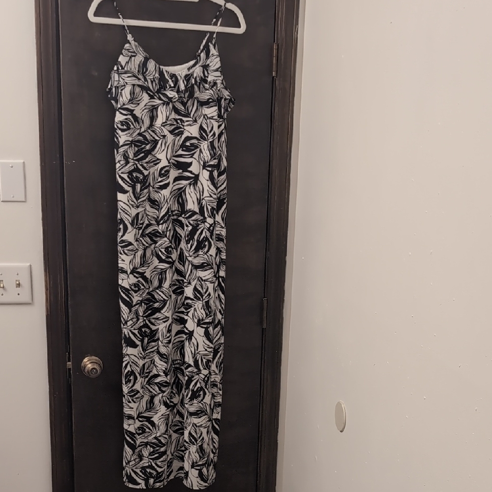 Black and White Leaf Print Maxi Dress